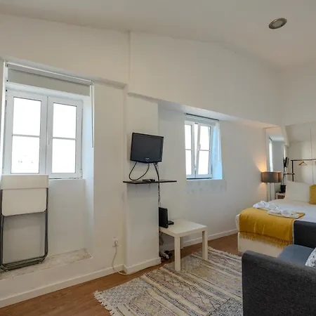 Apartament Mouraria, Center, Tram & Metro *